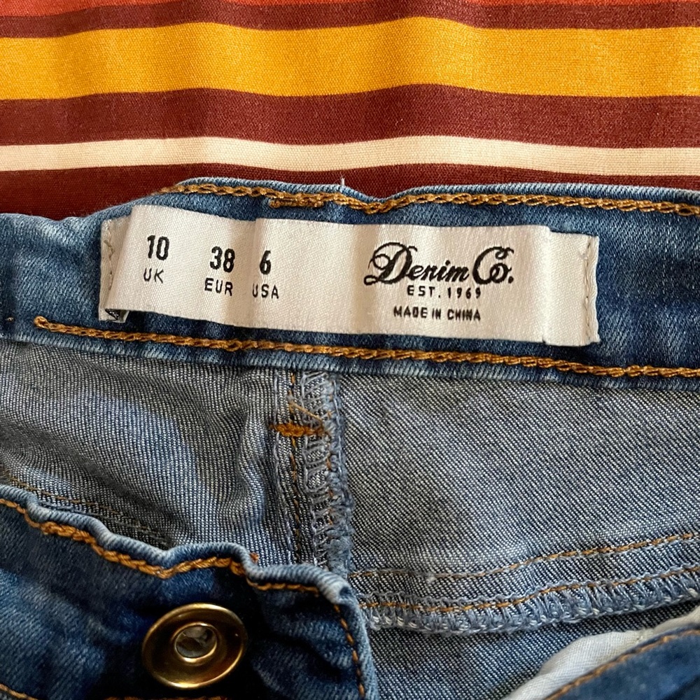 Distressed Jeans - Picture 3 of 3